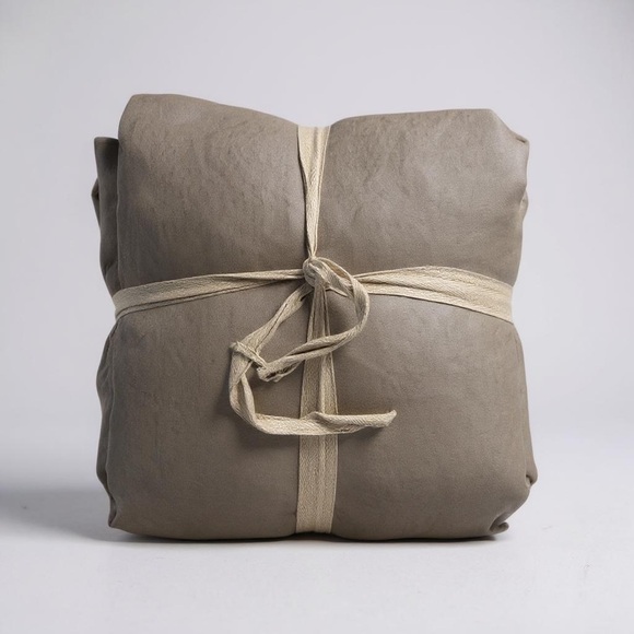 The Citizenry  Stonewashed French Linen Sheet Set King in Solid Sand - Picture 5 of 8